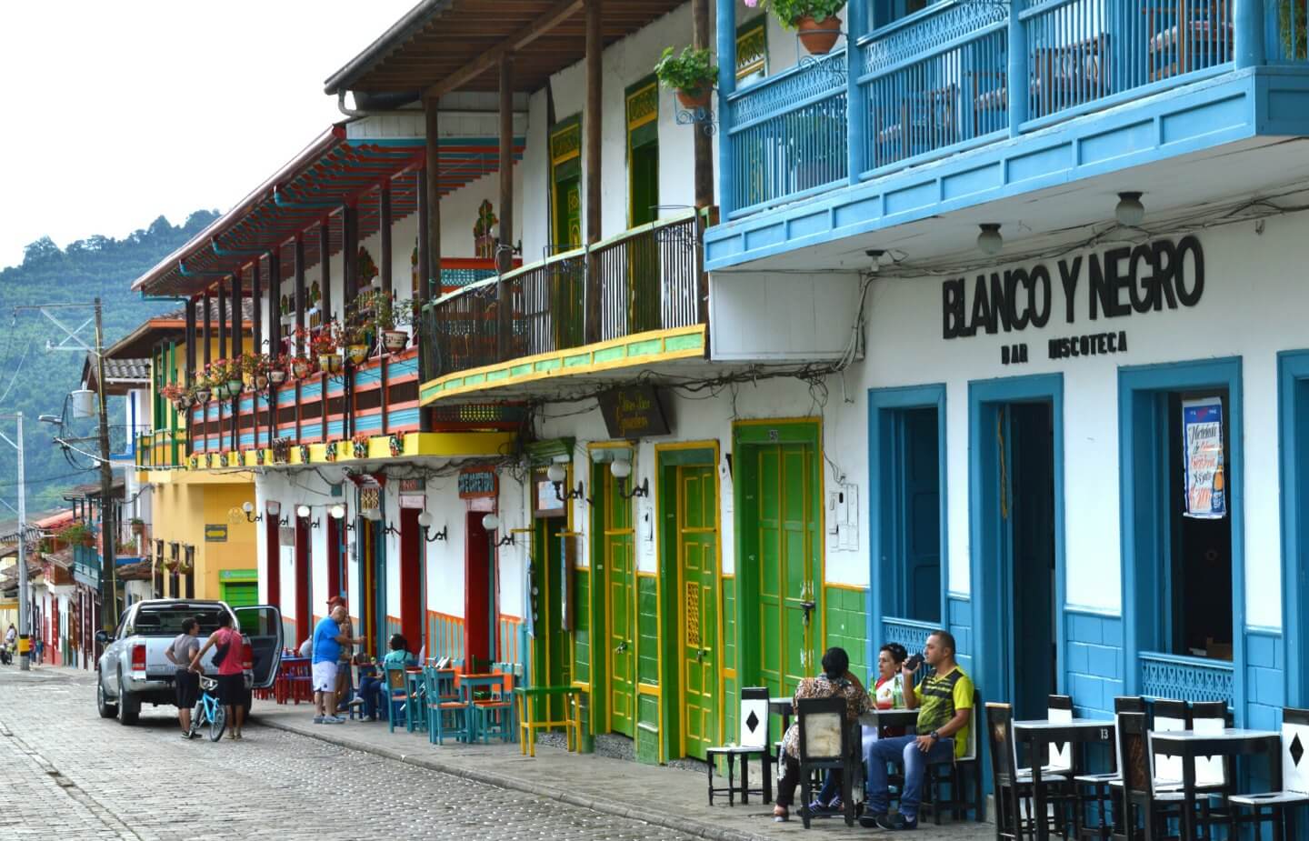 How to get the most out of 24 hours in Jardin, a charming colorful village located in the mountains of the Antioquia province, Colombia - Becci Abroad