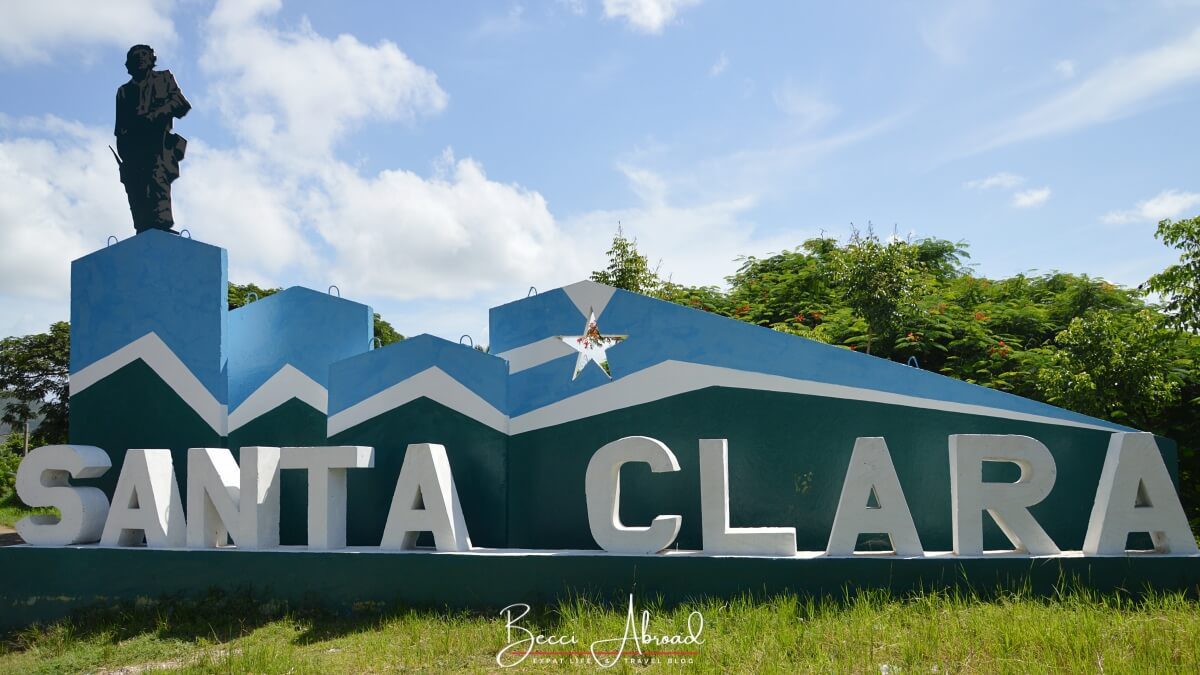 Billboard with Che Guevara and Santa Clara, a historical place to visit in Cuba