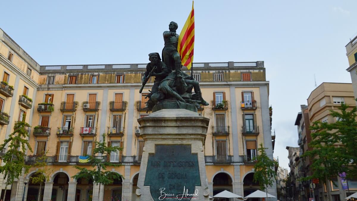 The monument in Plaça de la Independència in Girona