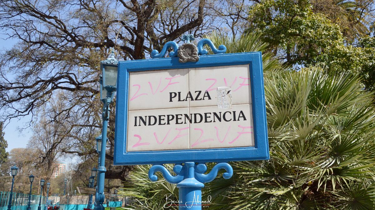 The road sign for the Independence Square in Mendoza City