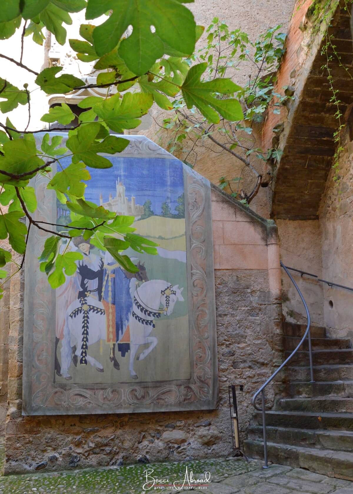 Entrance to the Gala Dalí Castle