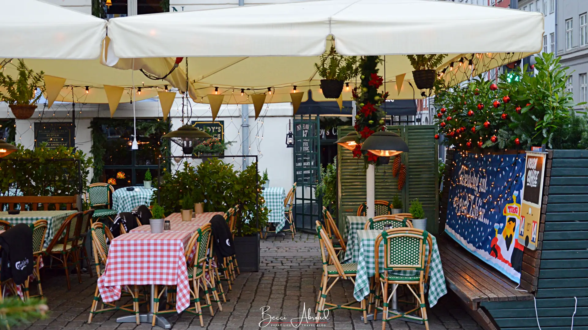 Restaurant in Nyhavn with a commercial for the Tuborg Christmas Beer, julebryg