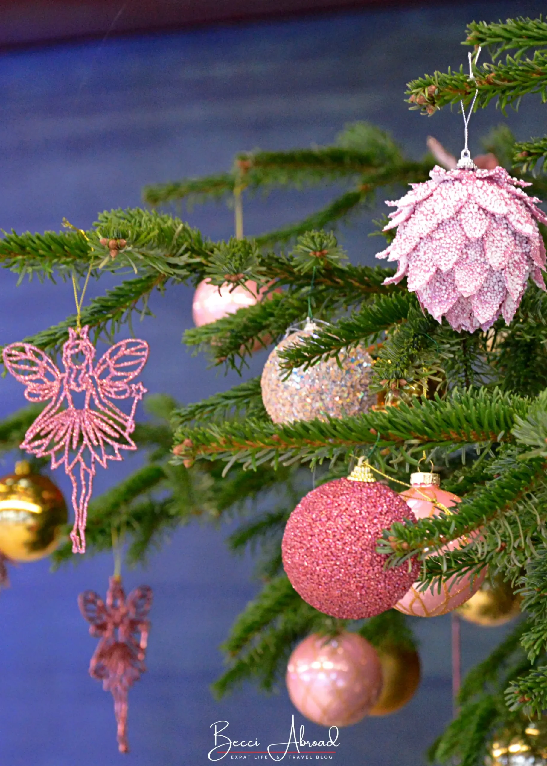 danish christmas traditions,christmas in denmark,how do danes celebrate christmas,when do danes celebrate christmas,Danish Christmas tradition