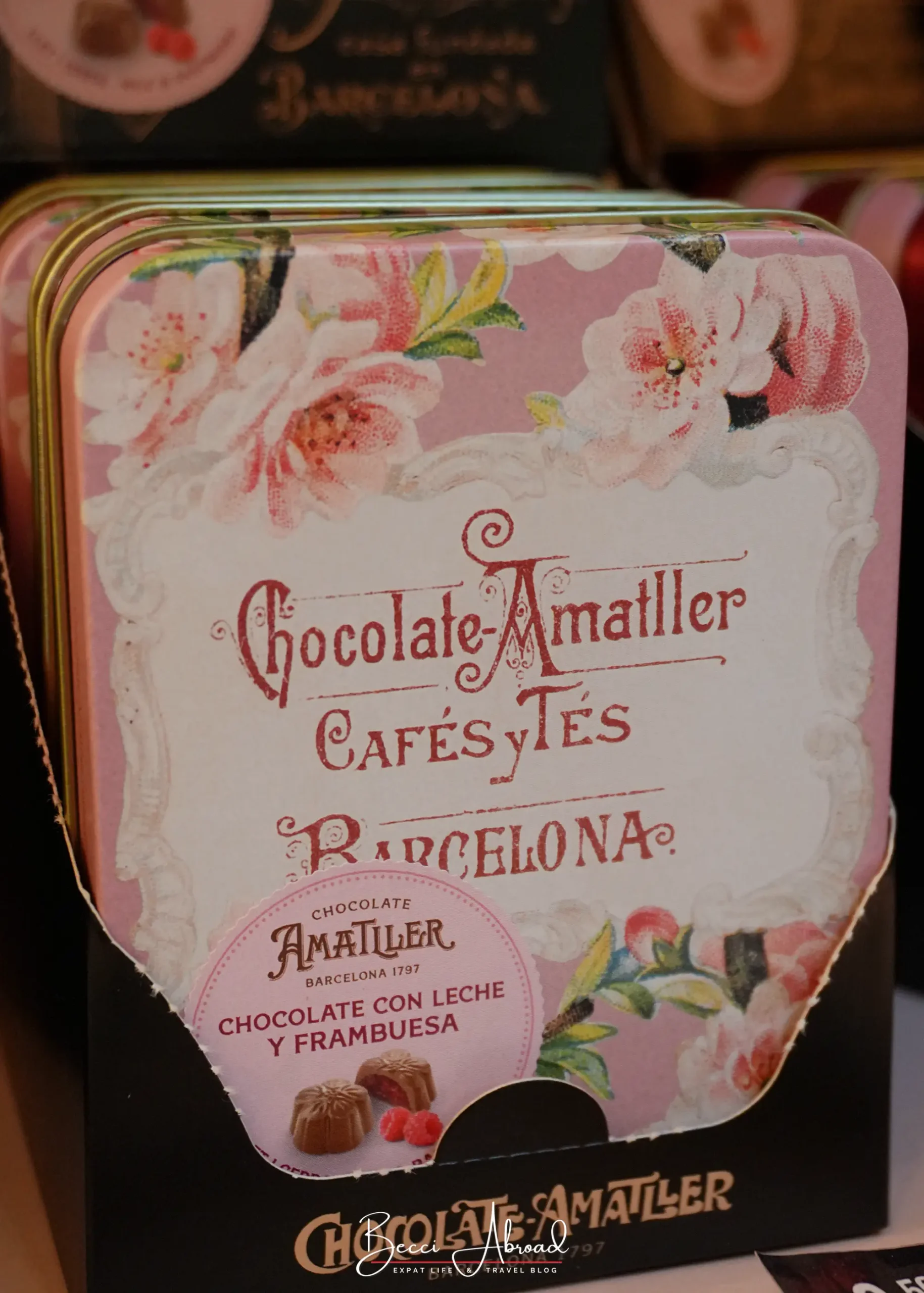 Chocolate Amatller milk chocolate with raspberry tin box