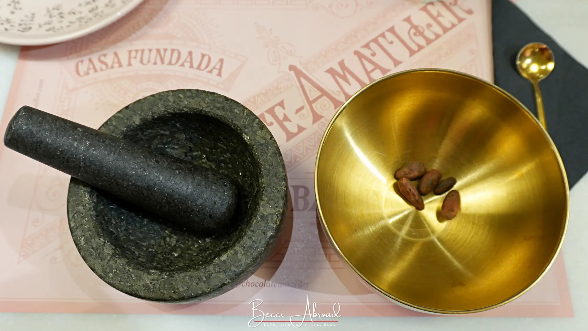 Mortar, pestle and cacao beans for the cacao workshop at the Chocolate Amatller Experience