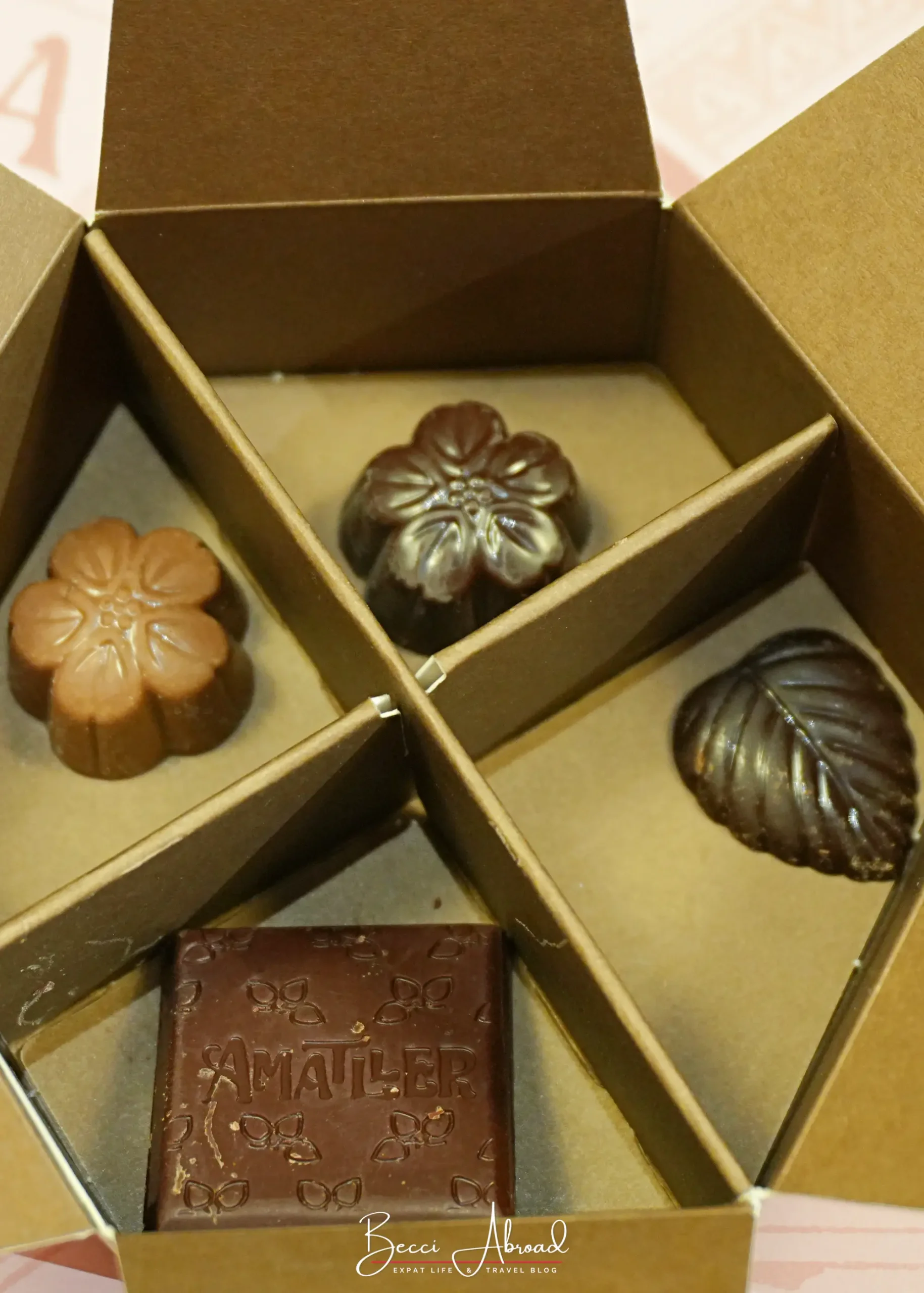 Chocolate tasting box with four Chocolate Amatller chocolates