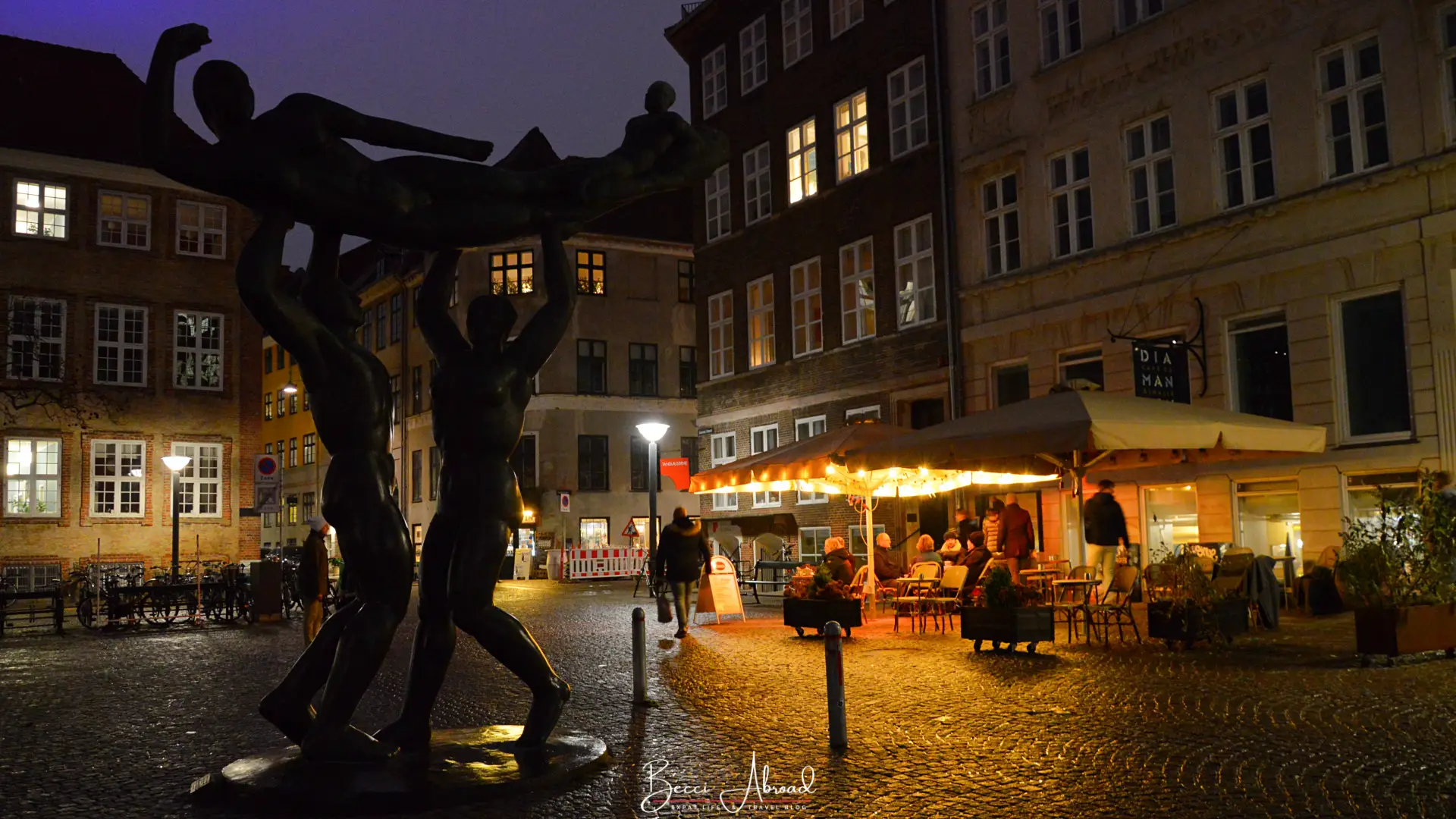 danish christmas traditions,christmas in denmark,how do danes celebrate christmas,when do danes celebrate christmas,Danish Christmas tradition